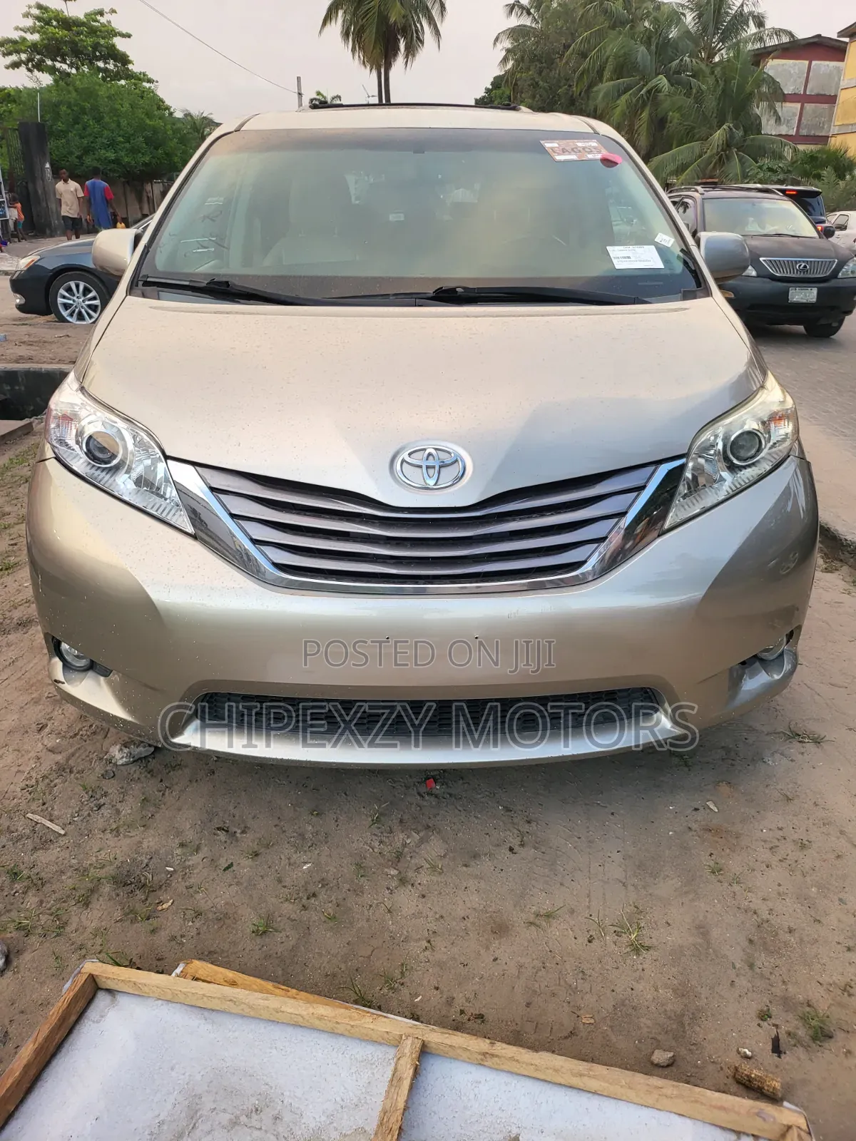 Toyota Sienna 2015 Gold
