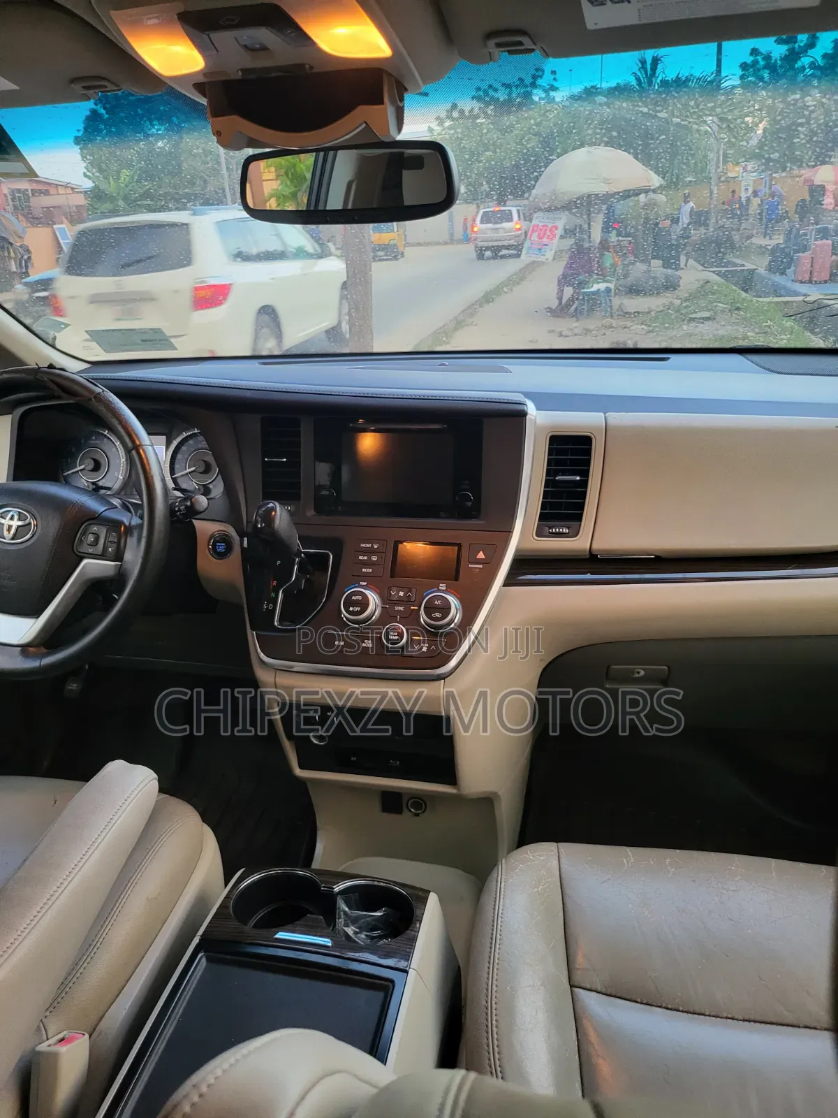 Toyota Sienna 2015 Gold