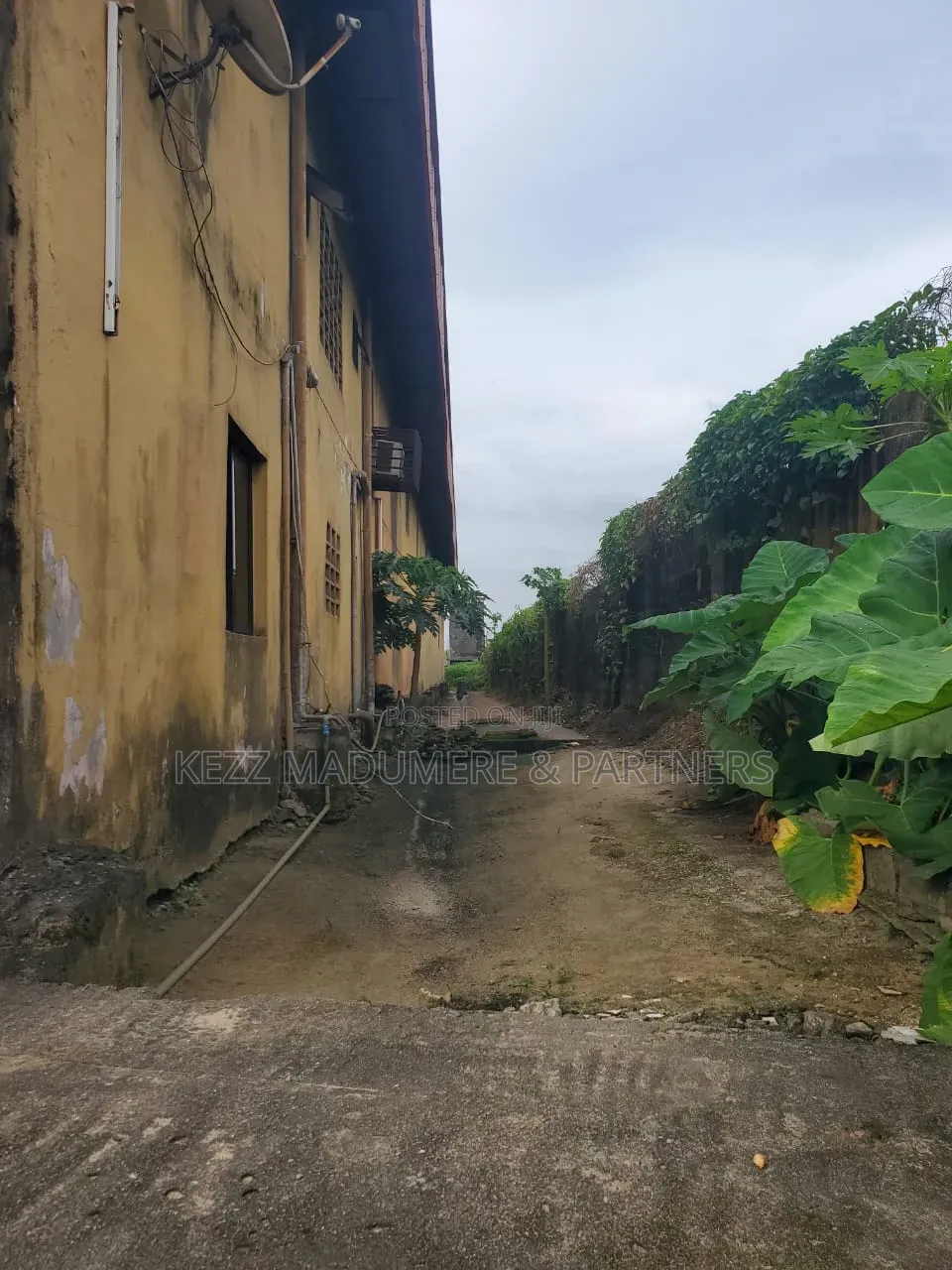 For Sale : Sizeable Warehouse Near Rumuokoro, Ph