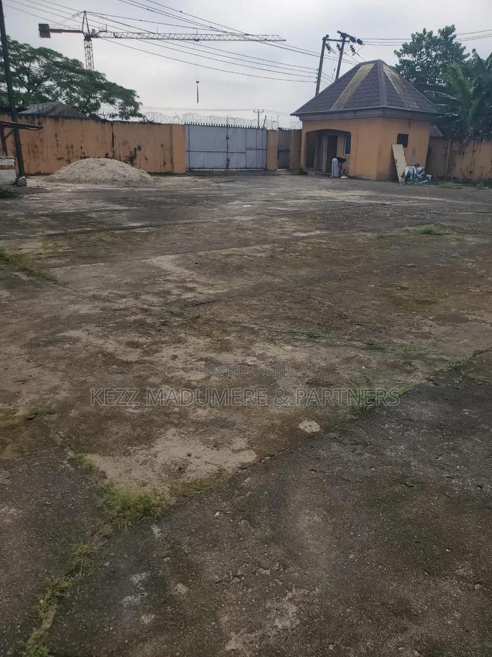For Sale : Sizeable Warehouse Near Rumuokoro, Ph