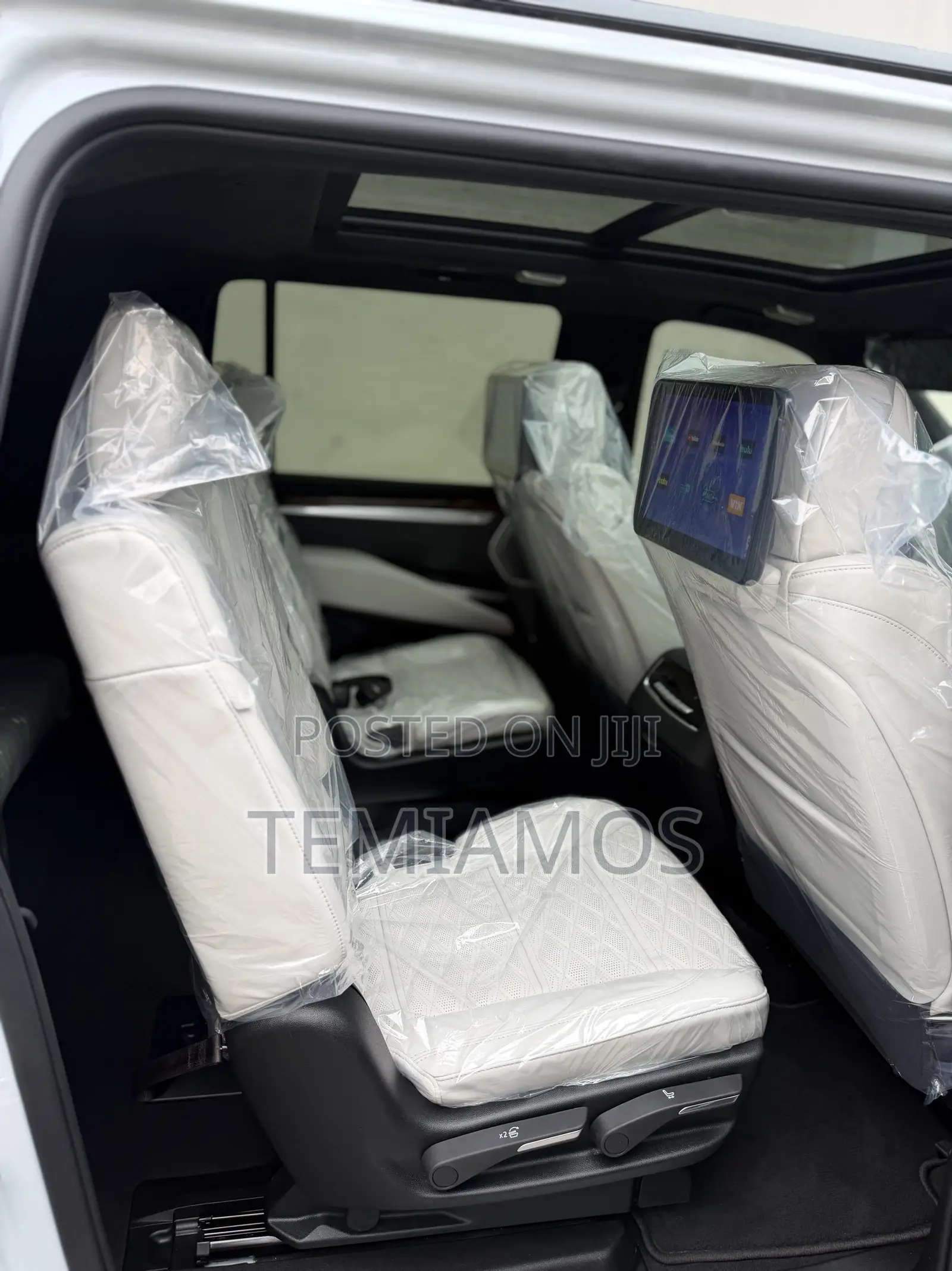 Cadillac Escalade Platinum Luxury 2026 White