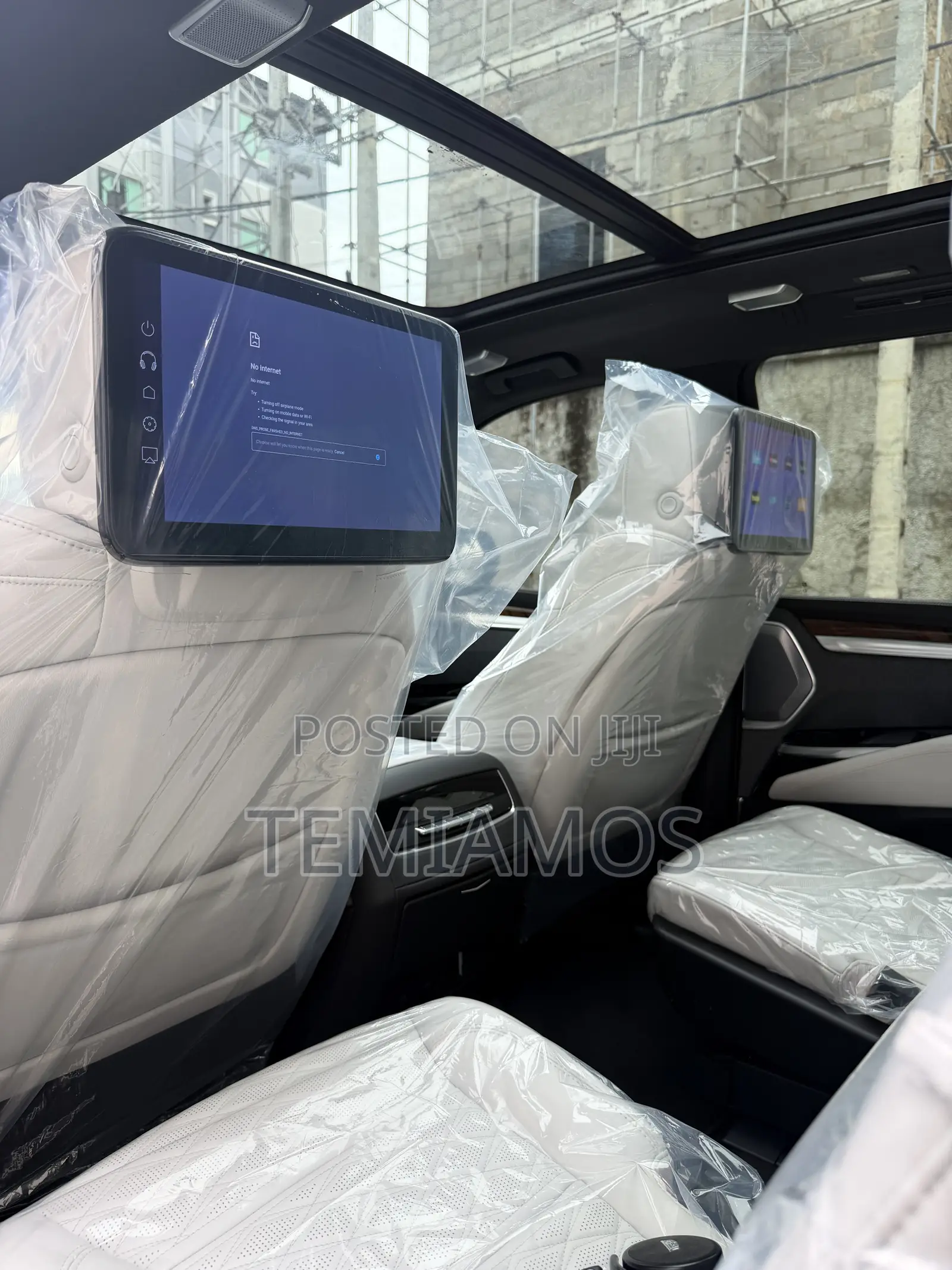 Cadillac Escalade Platinum Luxury 2026 White