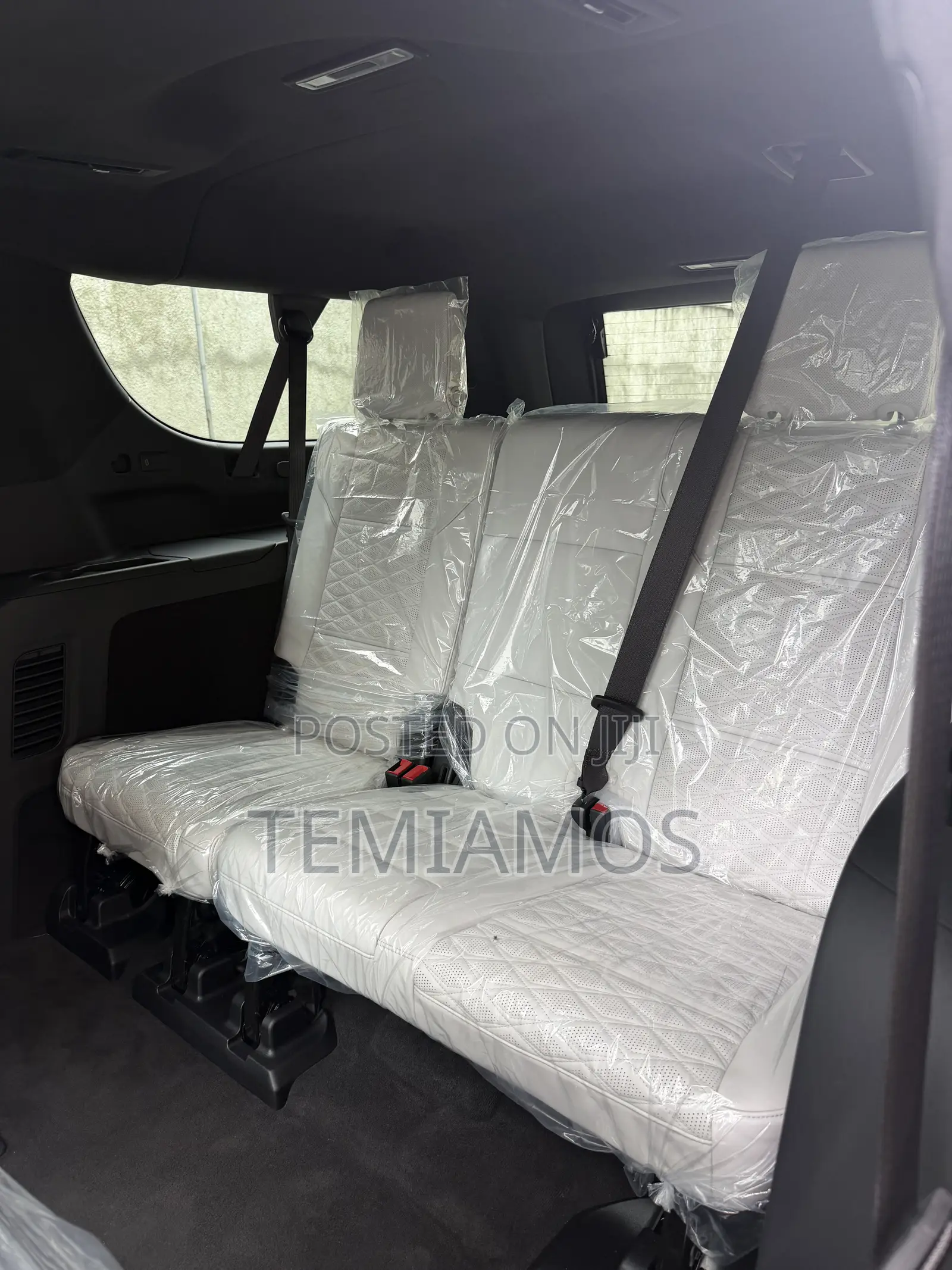Cadillac Escalade Platinum Luxury 2026 White
