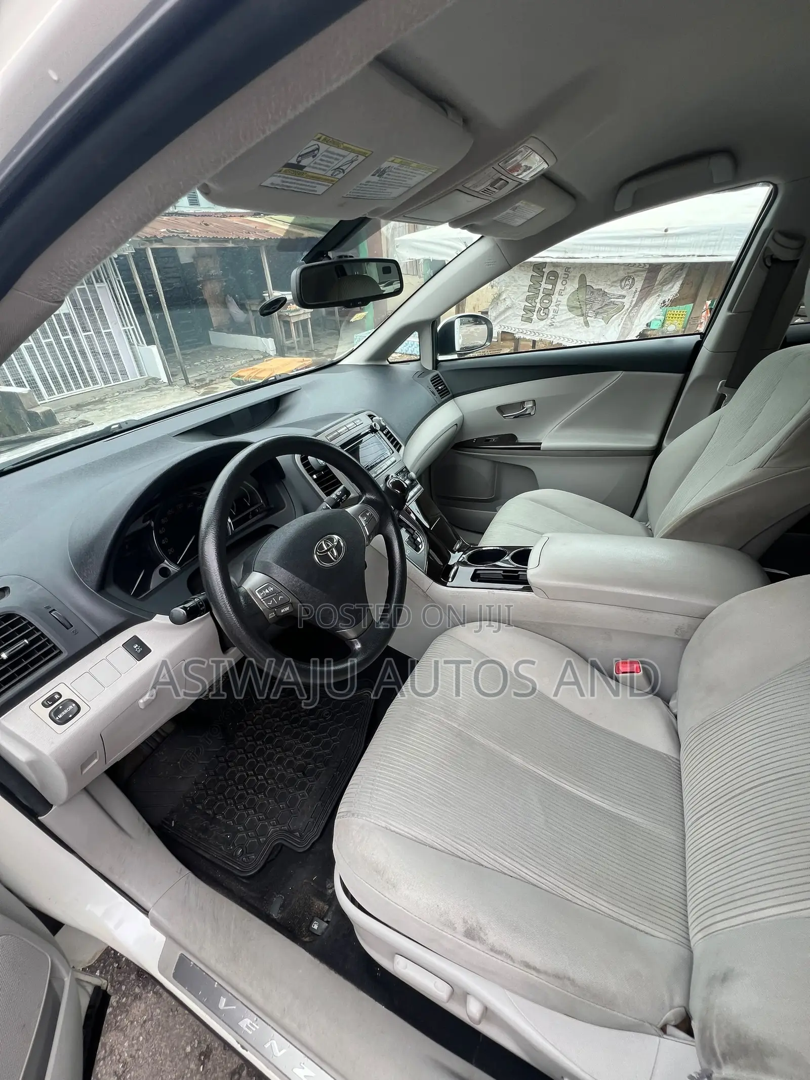 Toyota Venza LE 2011 White