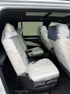 Cadillac Escalade Platinum Luxury 2026 White