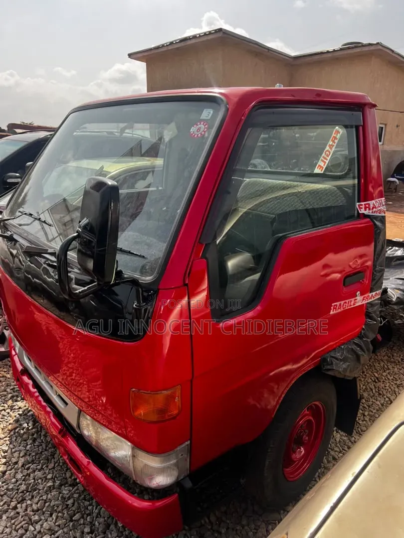 Toyota Dyna 2000 Red