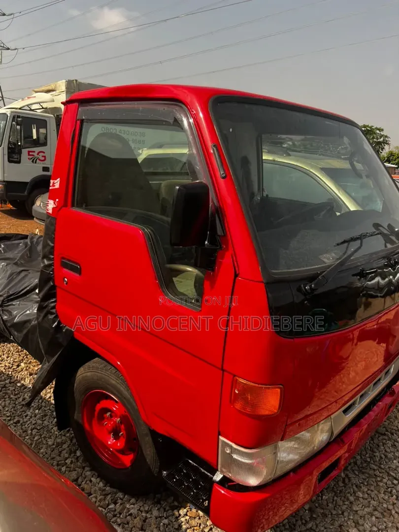 Toyota Dyna 2000 Red
