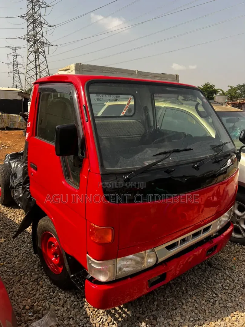 Toyota Dyna 2000 Red