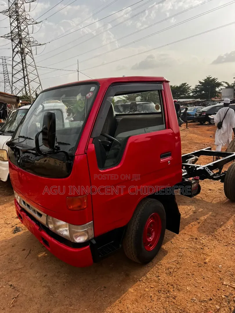 Toyota Dyna 2000 Red