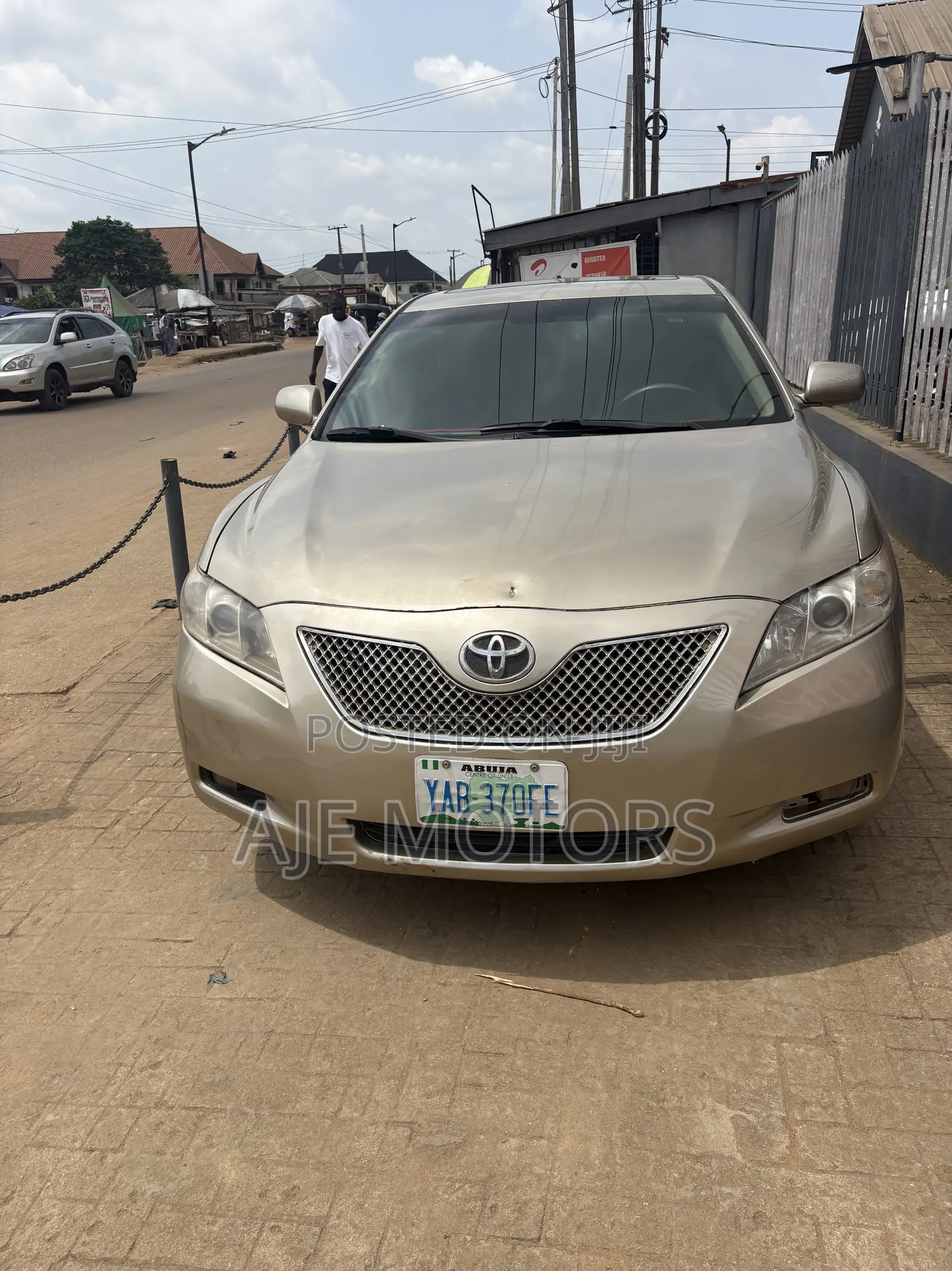 Toyota Camry XLE V6 4dr Sedan (3.5L 6cyl 6AM) 2007 Gold