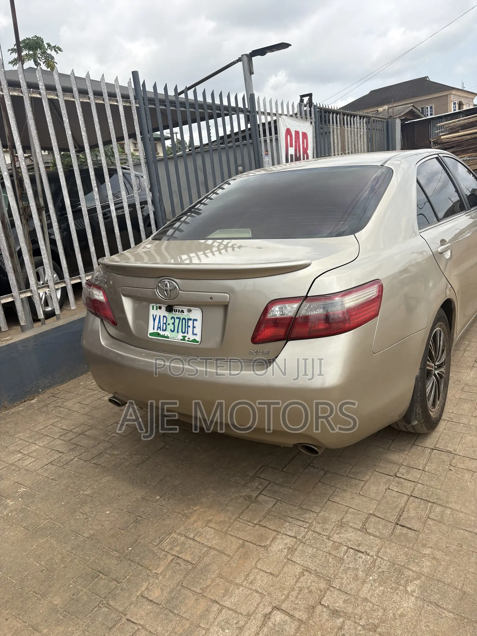 Toyota Camry XLE V6 4dr Sedan (3.5L 6cyl 6AM) 2007 Gold
