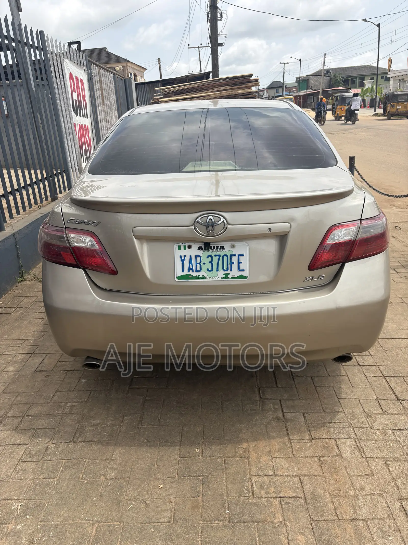 Toyota Camry XLE V6 4dr Sedan (3.5L 6cyl 6AM) 2007 Gold