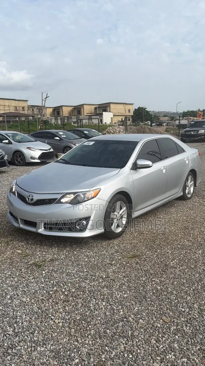 Toyota Camry SE 4dr Sedan (2.5L 4cyl 6A) 2013 Silver