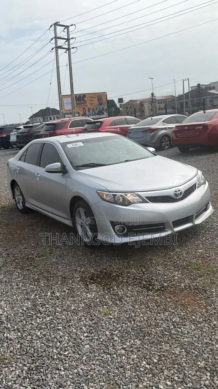Toyota Camry SE 4dr Sedan (2.5L 4cyl 6A) 2013 Silver