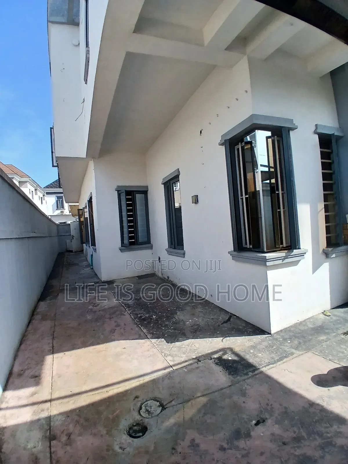 1bdrm Shared Apartment in Atlantic Boulevard, Chevron for rent