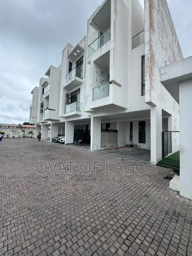4bdrm Duplex in Lekki Phase 1 for rent
