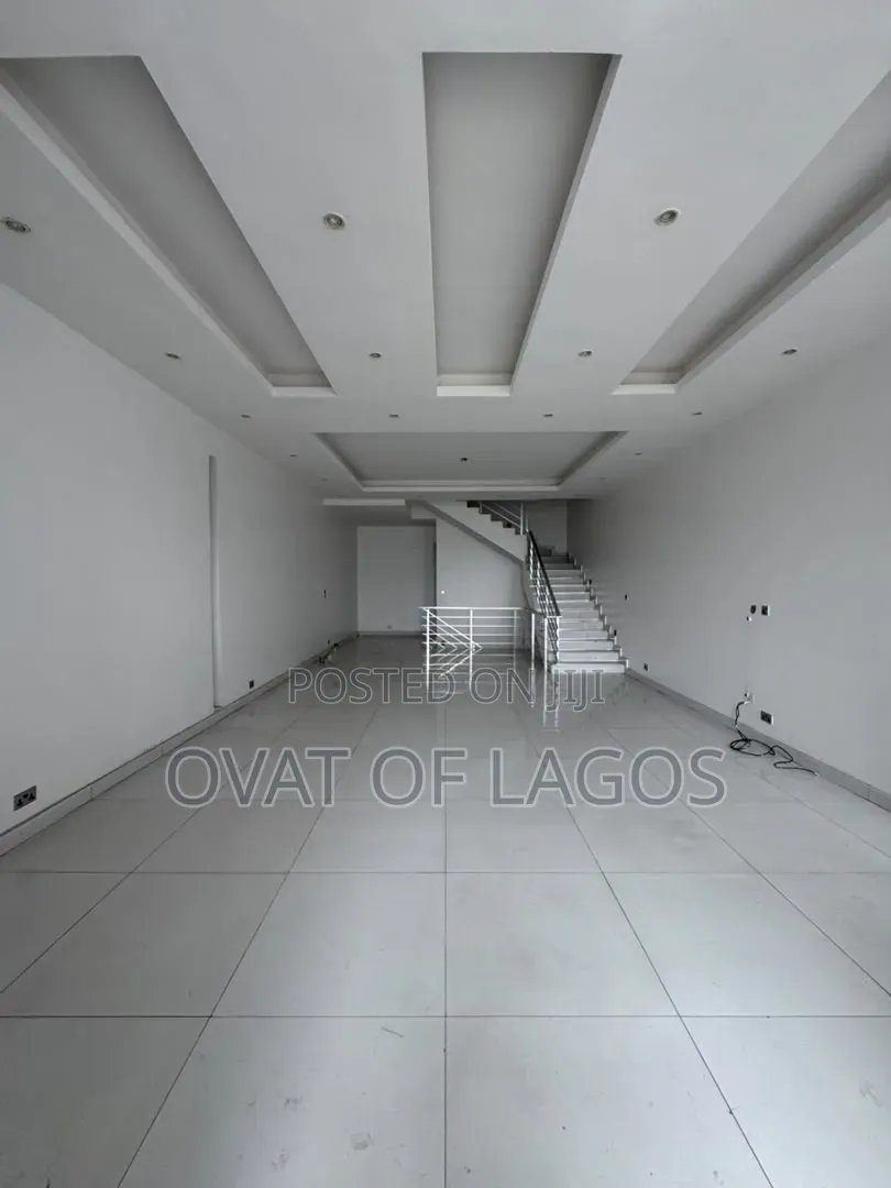 4bdrm Duplex in Lekki Phase 1 for rent