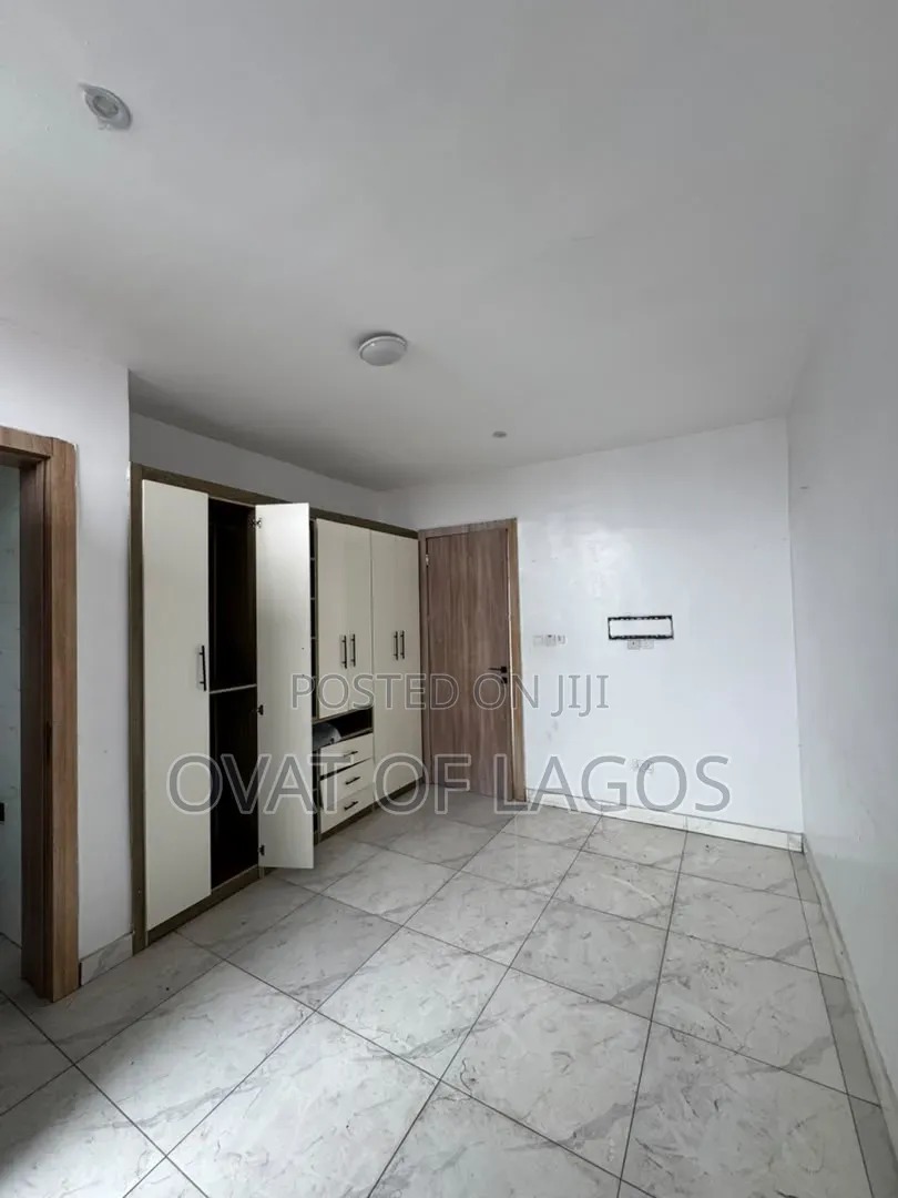 2bdrm Apartment in Chevron for rent