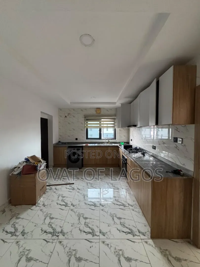 2bdrm Duplex in Lekki Phase 1 for rent