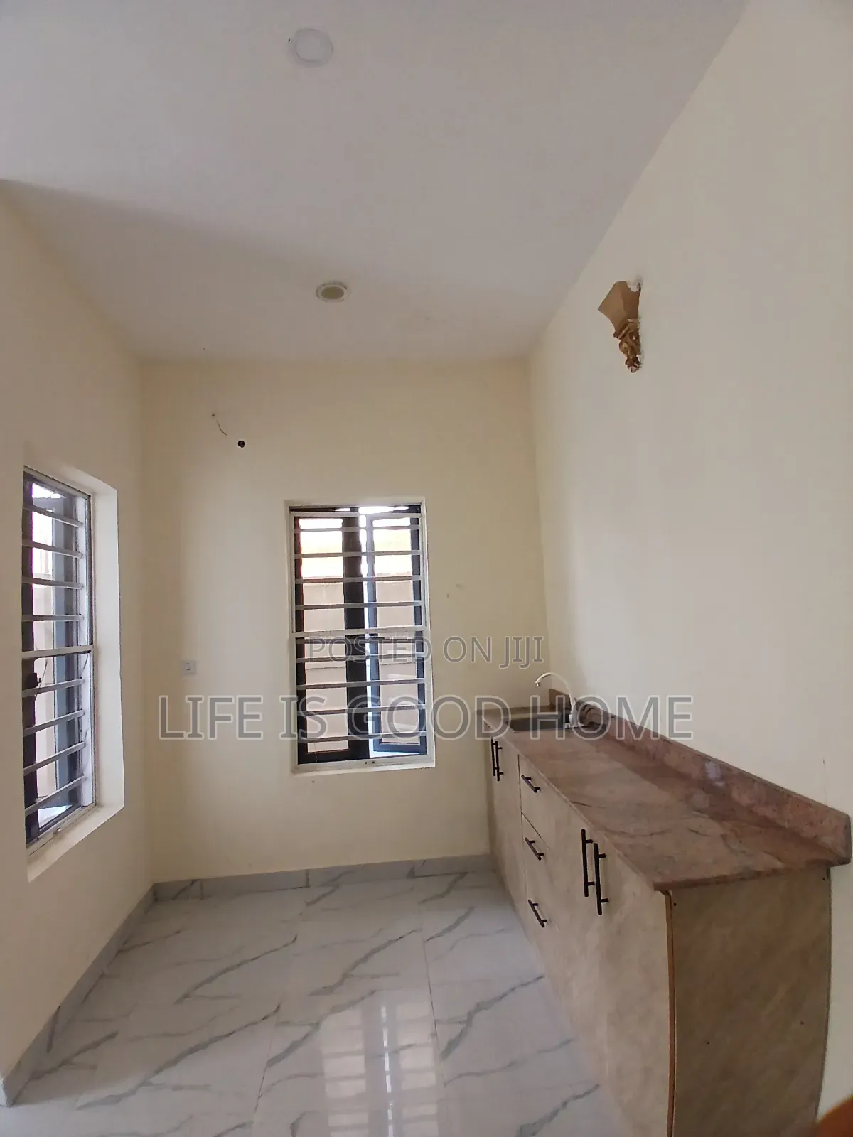 Studio Apartment in Ikota Villa for rent