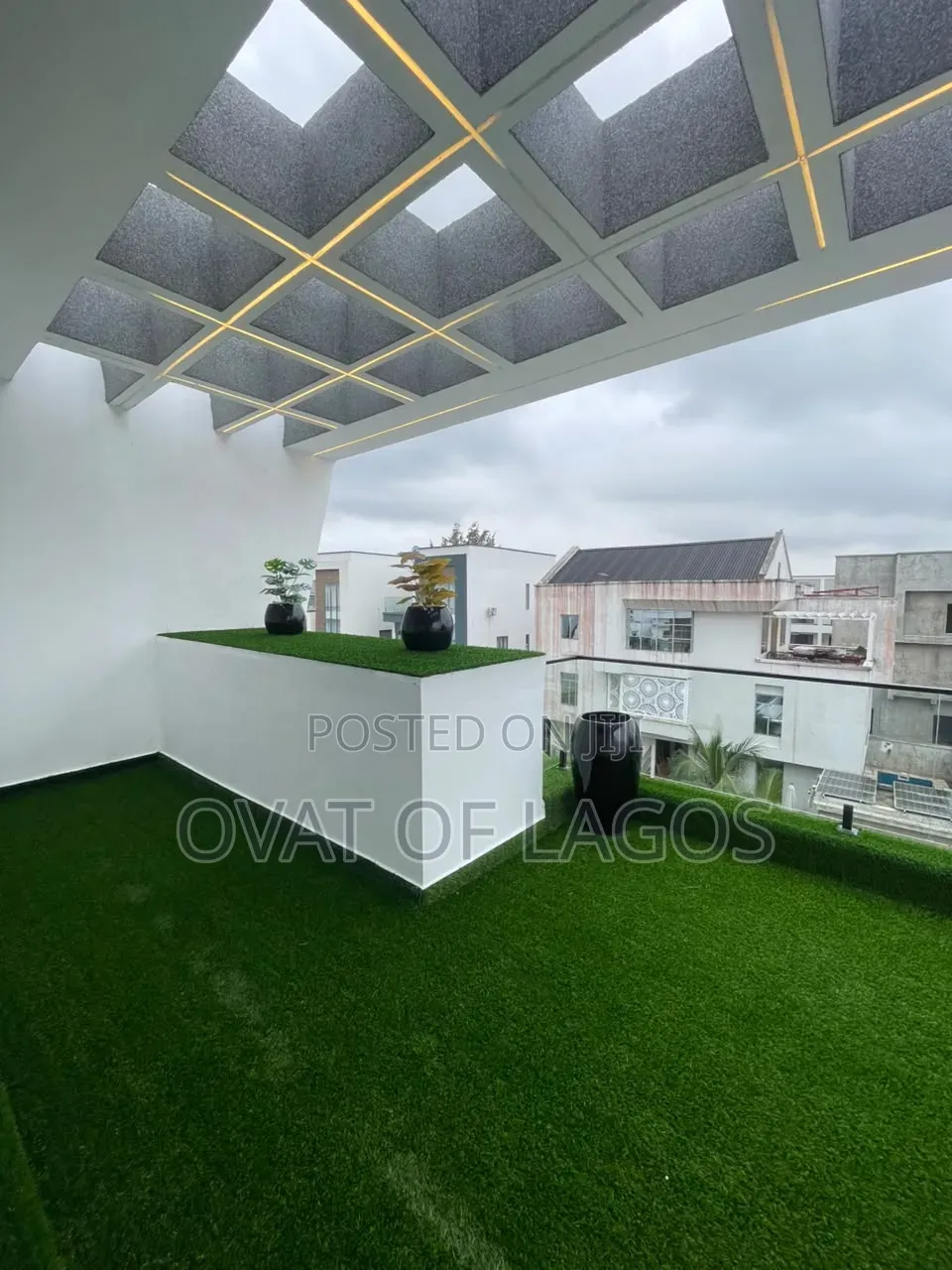 5bdrm Duplex in Osapa london for sale
