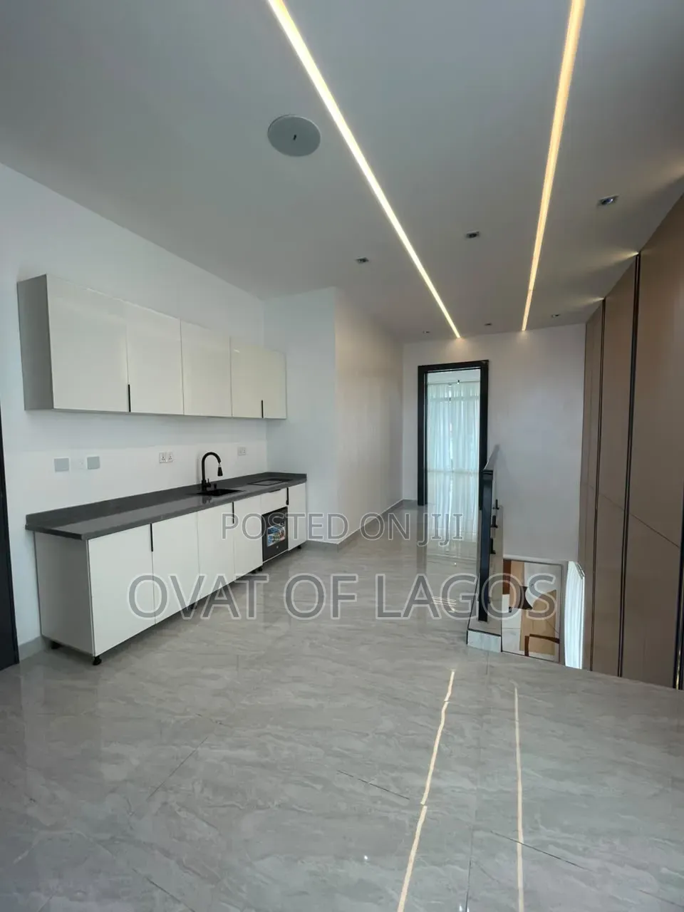 5bdrm Duplex in Osapa london for sale