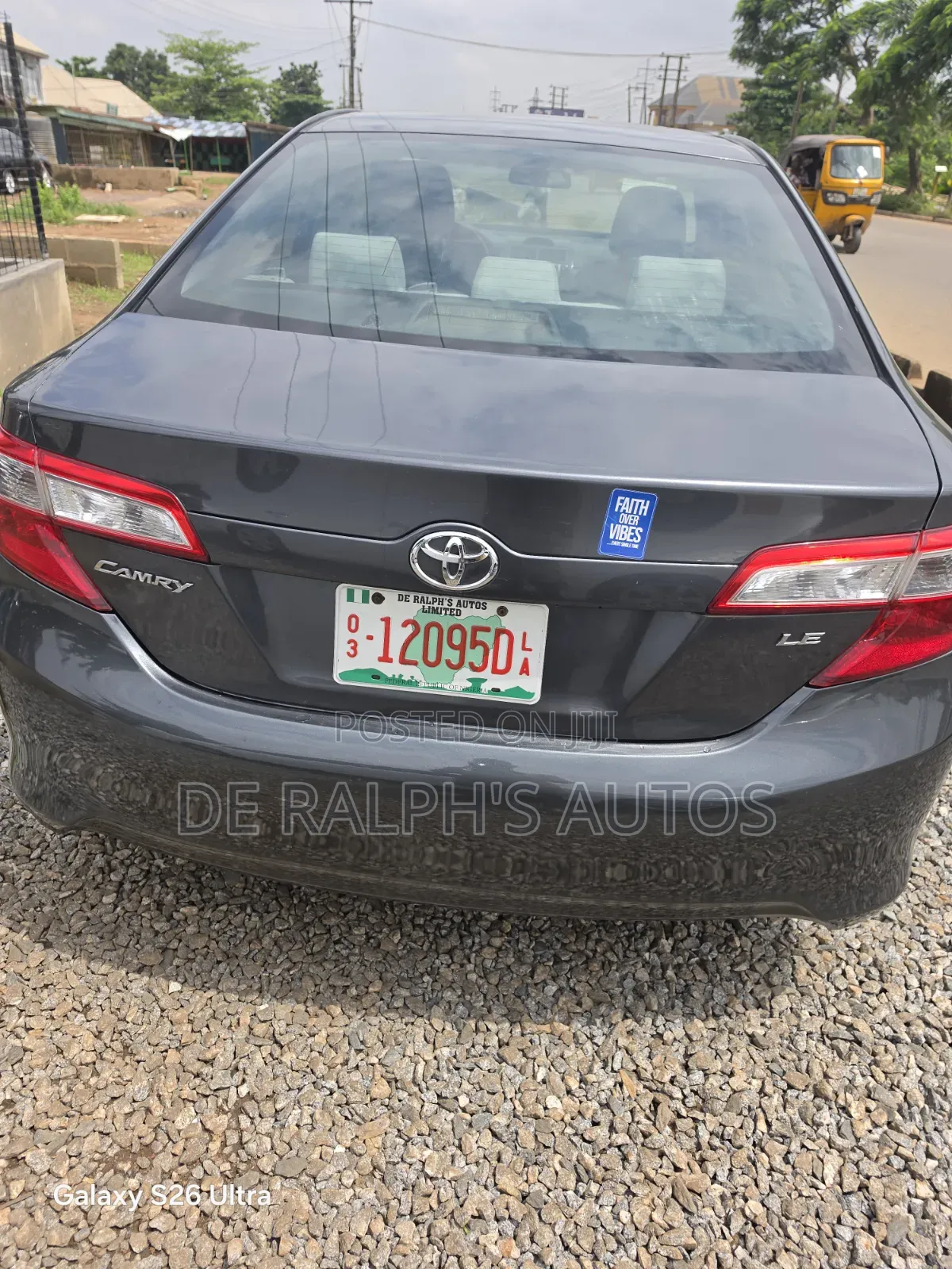 Toyota Camry LE 4dr Sedan (2.5L 4cyl 6A) 2012 Gray
