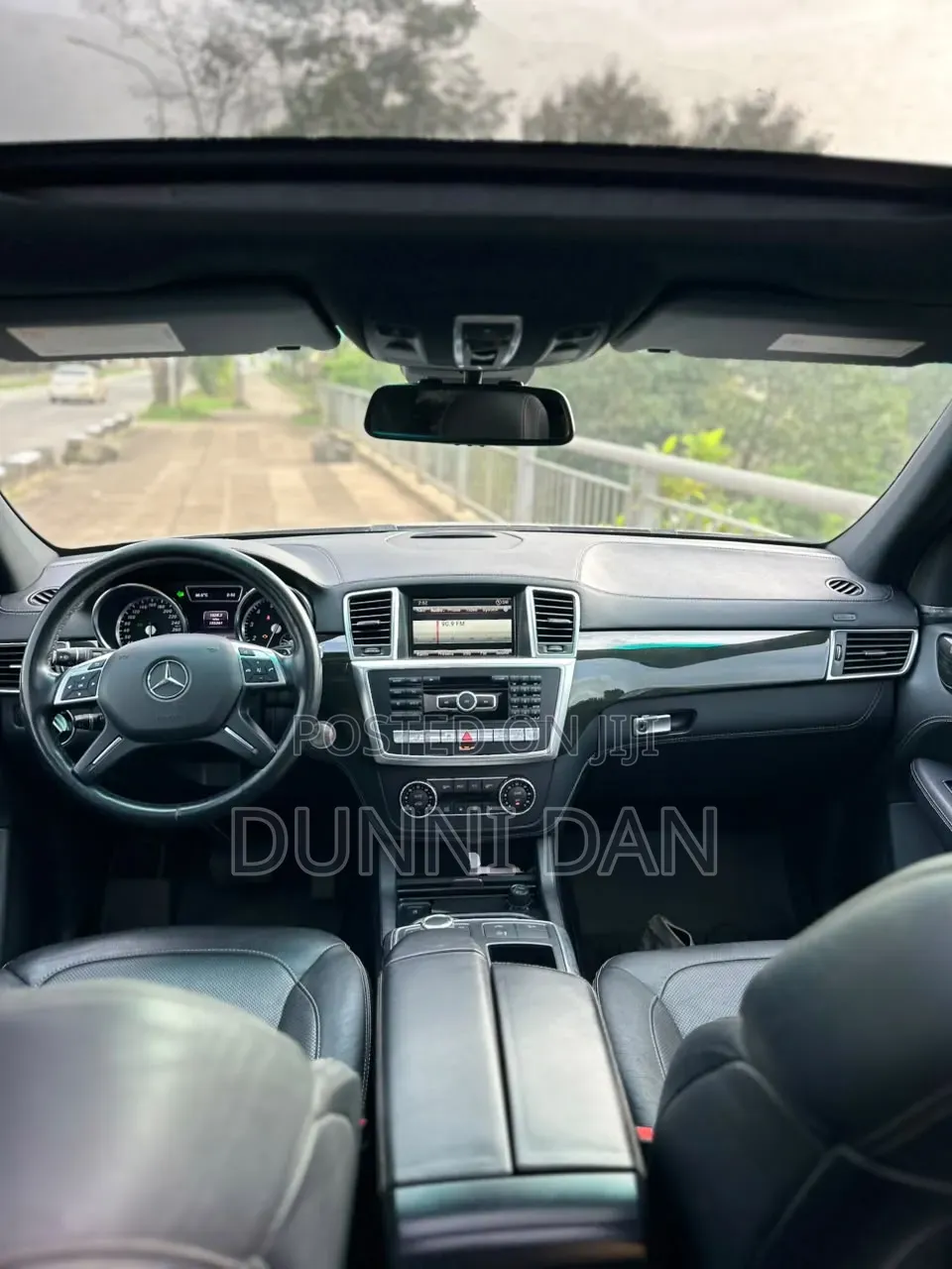 Mercedes-Benz M Class ML63 AMG 4dr SUV AWD (5.5L 8cyl Turbo 7A) 2015
