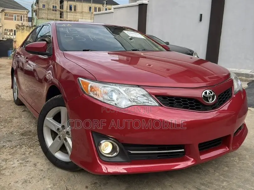 Toyota Camry SE 4dr Sedan (2.5L 4cyl 6A) 2013 Red