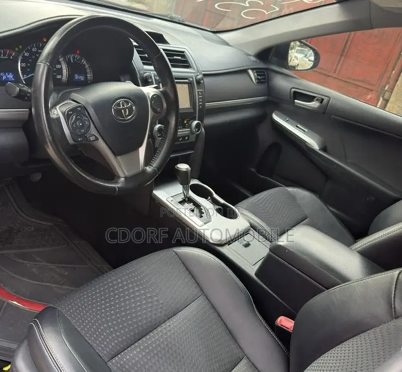 Toyota Camry SE 4dr Sedan (2.5L 4cyl 6A) 2013 Red
