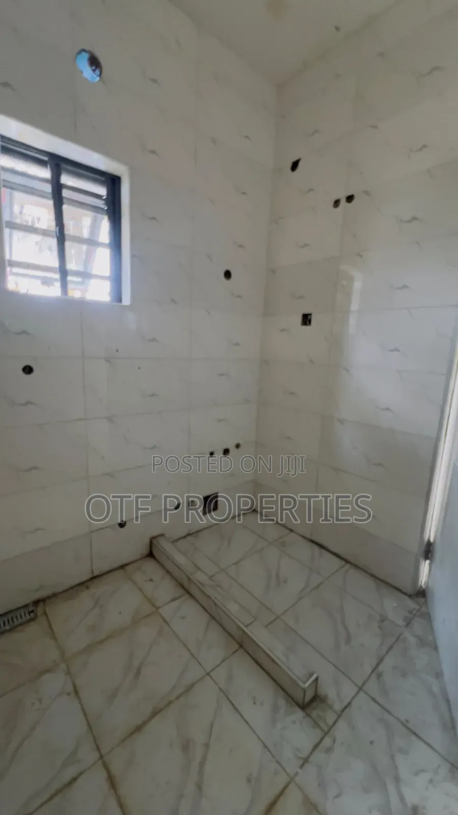 3bdrm Apartment in Ochacho Estate Abuja, Life Camp for sale