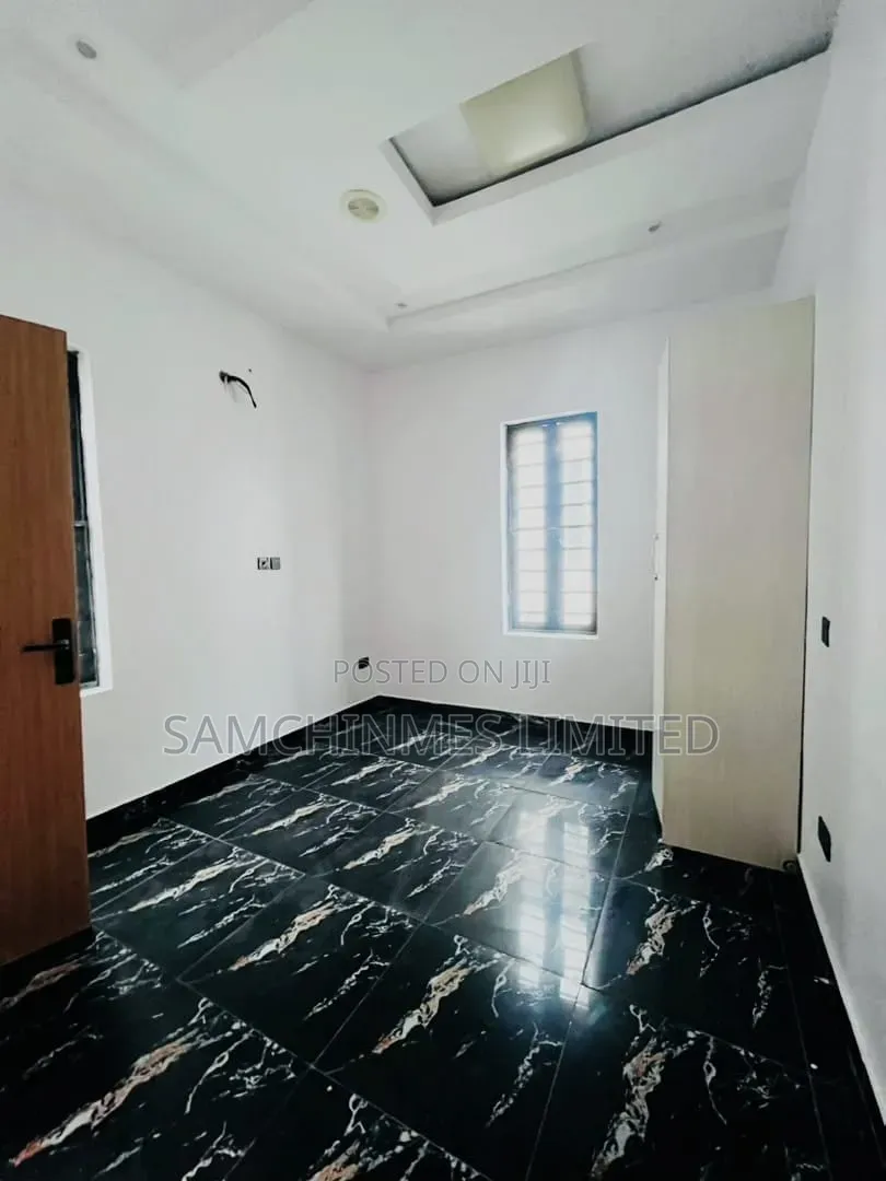 Mini Flat in Ikota for rent