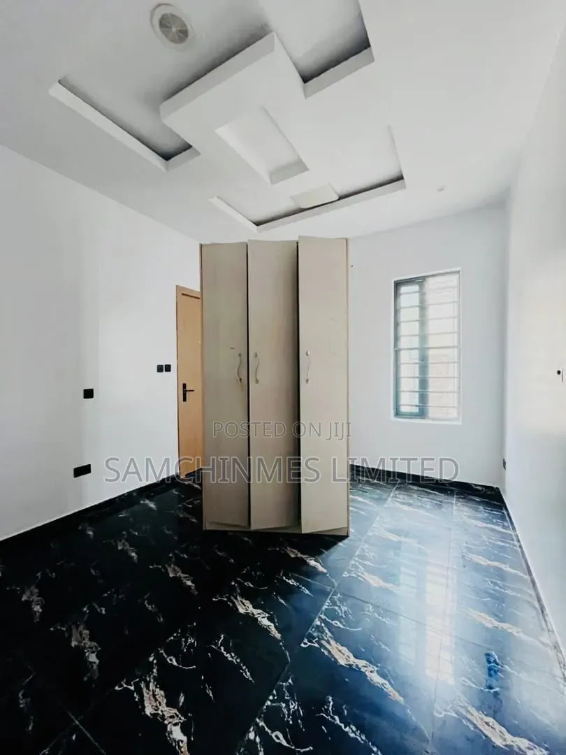 Mini Flat in Ikota for rent