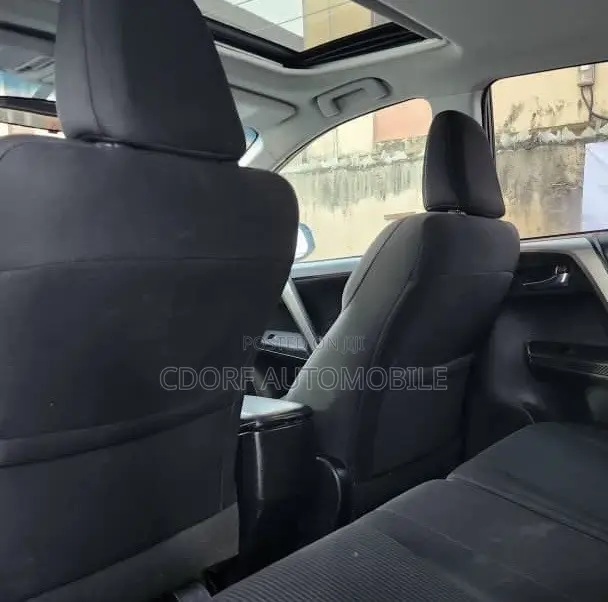 Toyota RAV4 XLE 4dr SUV (2.5L 4cyl 6A) 2014 Gray