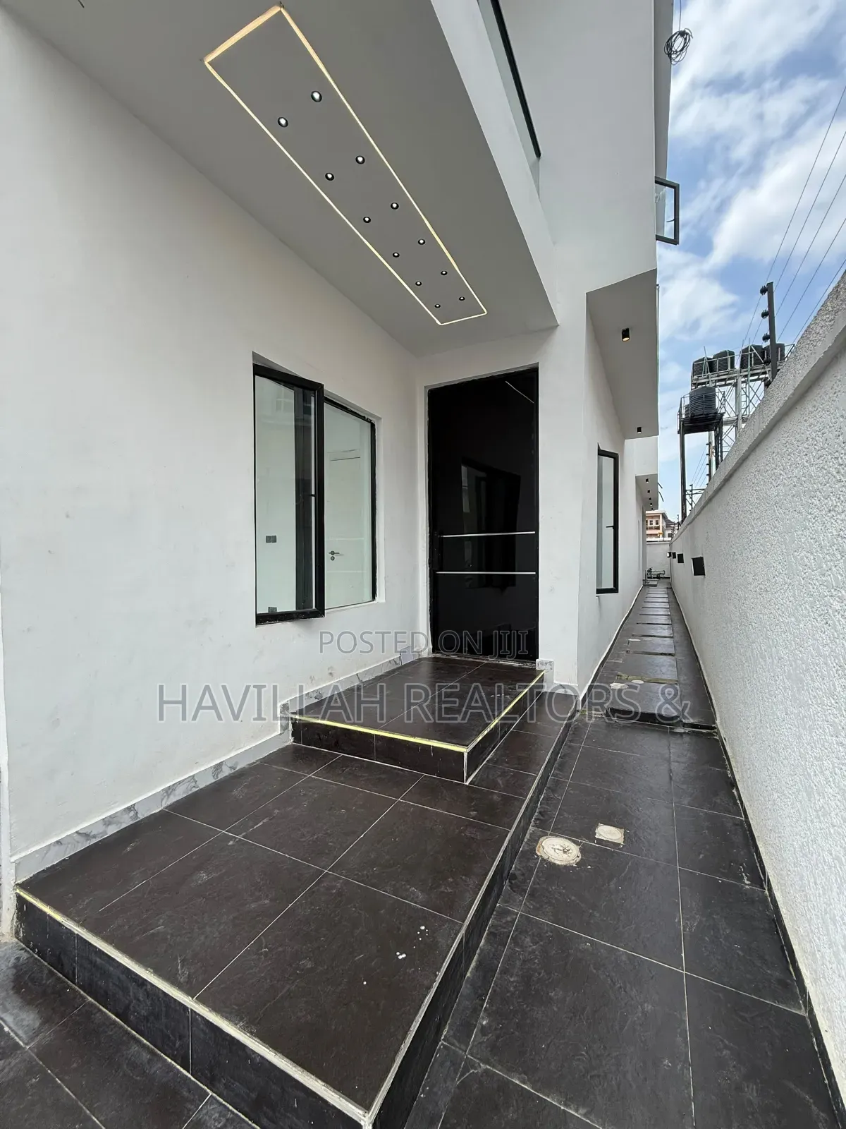 5bdrm Duplex in Ikota for sale