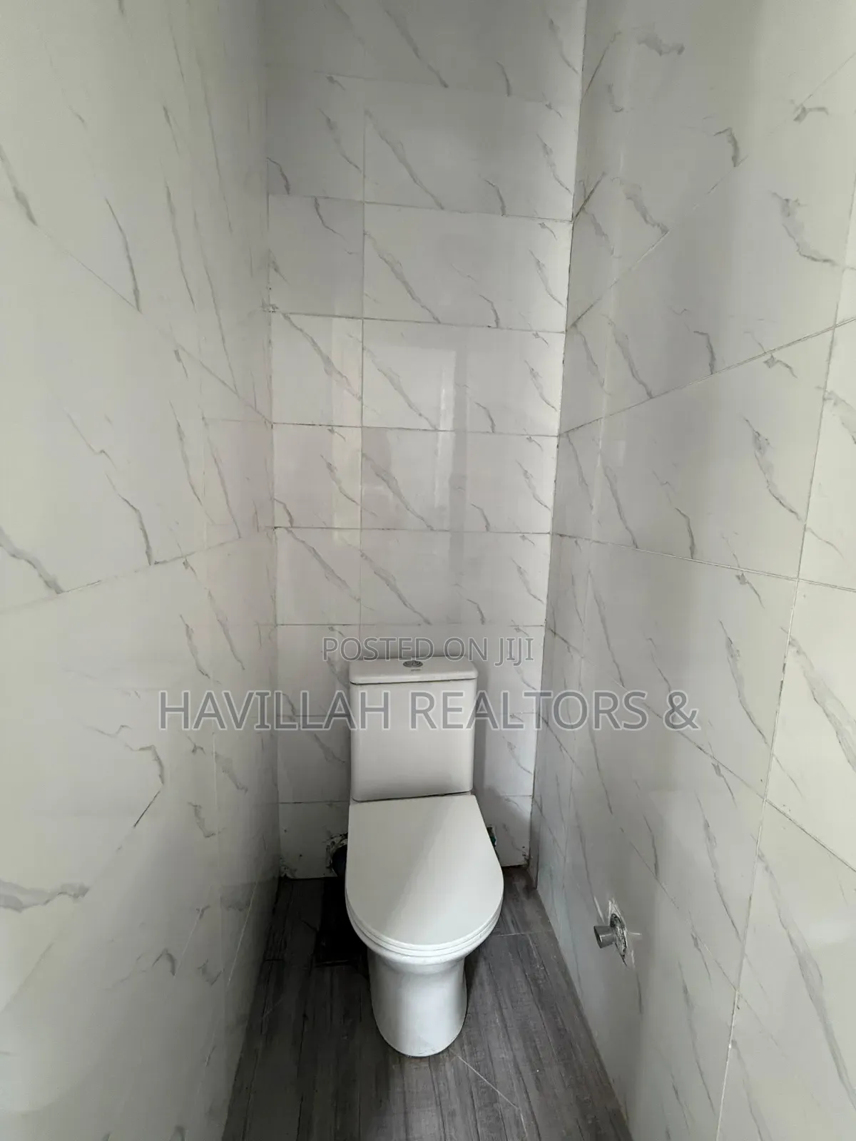5bdrm Duplex in Ikota for sale