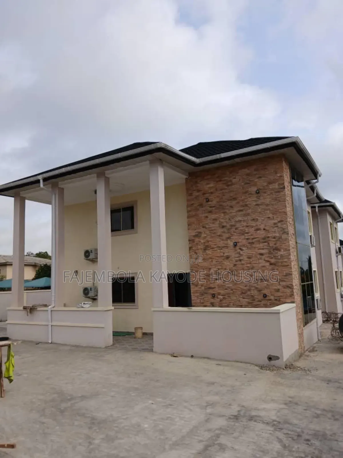 Furnished 4bdrm Apartment in Oladejo Adigun, Jericho for rent