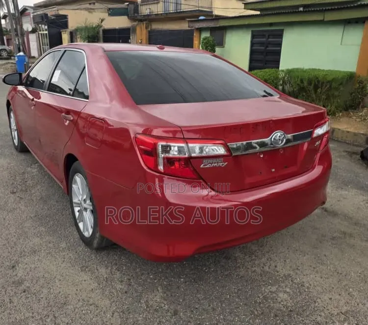 Toyota Camry XLE 4dr Sedan (2.5L 4cyl 6A) 2012 Red