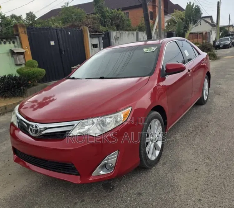 Toyota Camry XLE 4dr Sedan (2.5L 4cyl 6A) 2012 Red