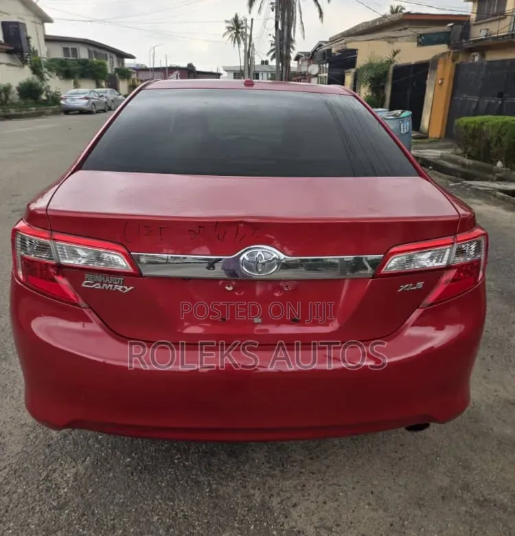 Toyota Camry XLE 4dr Sedan (2.5L 4cyl 6A) 2012 Red