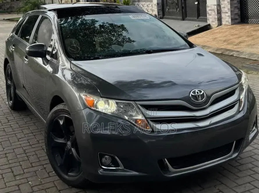 Toyota Venza V6 AWD 2010 Brown