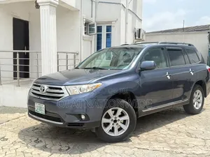 Toyota Highlander Limited 3.5l 4WD 2013 Blue