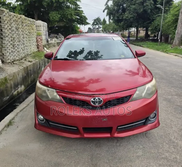 Toyota Camry SE 4dr Sedan (2.5L 4cyl 6A) 2012 Red