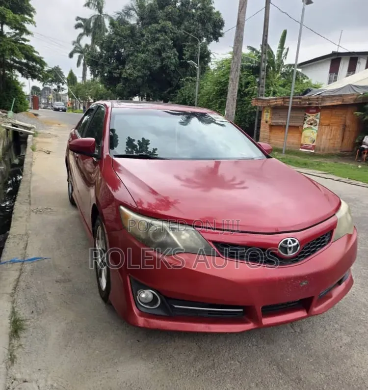 Toyota Camry SE 4dr Sedan (2.5L 4cyl 6A) 2012 Red