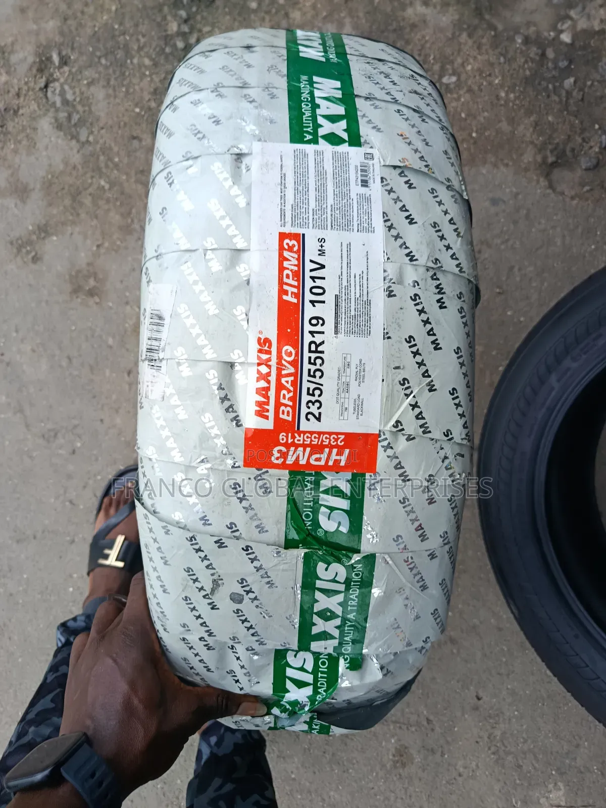 235/55r19 Maxxis Bravo Tire