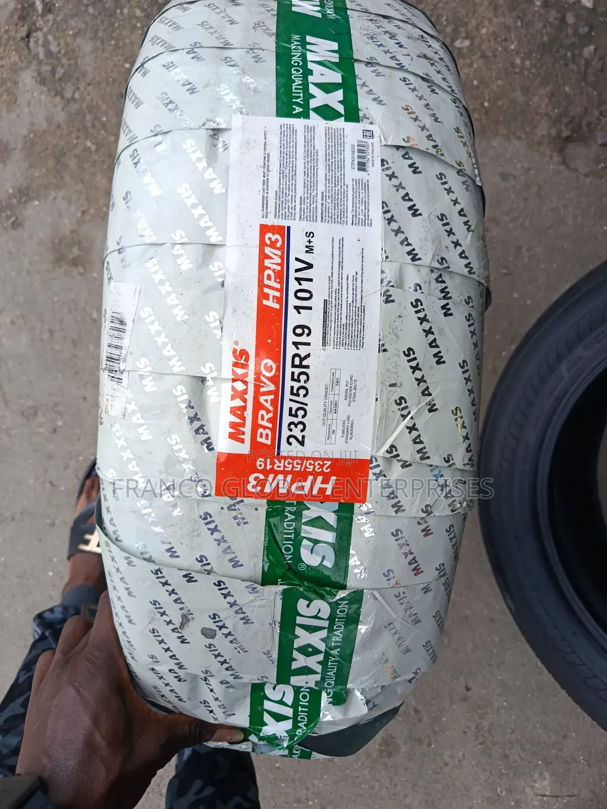 235/55r19 Maxxis Bravo Tire