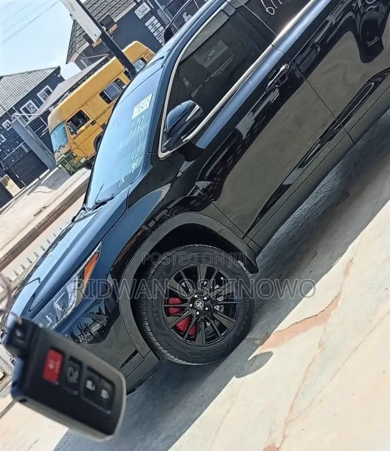 Toyota Highlander SE 2019 Black