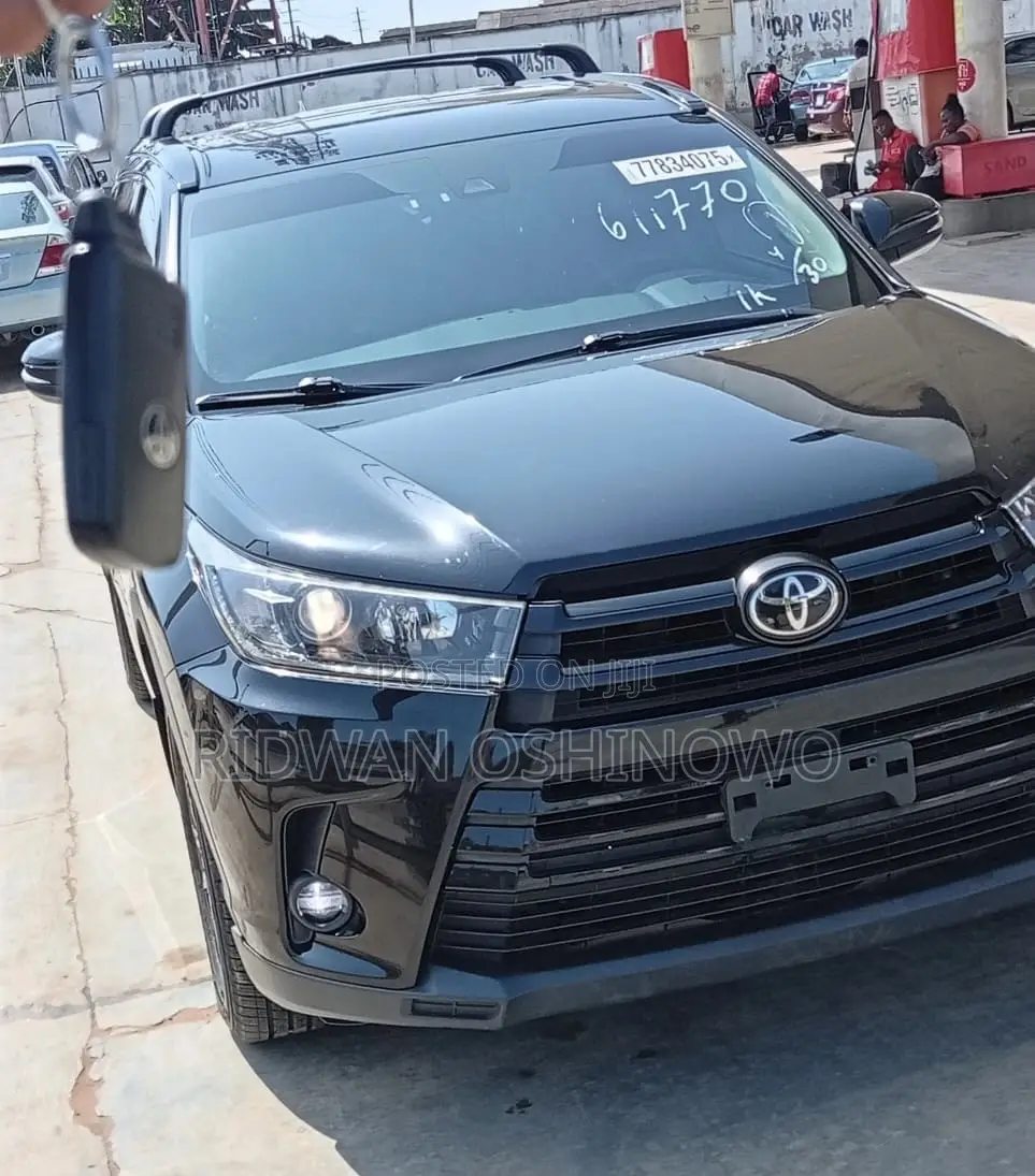 Toyota Highlander SE 2019 Black