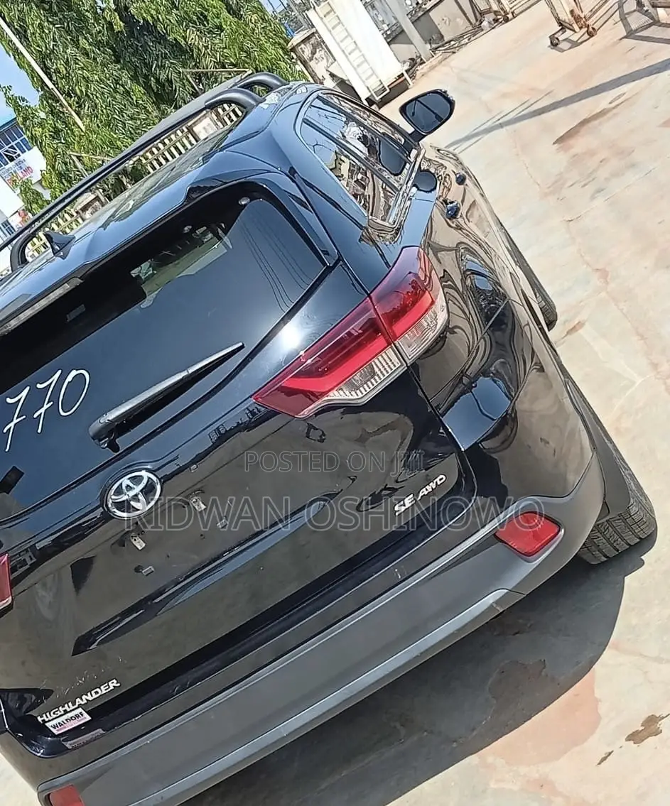 Toyota Highlander SE 2019 Black