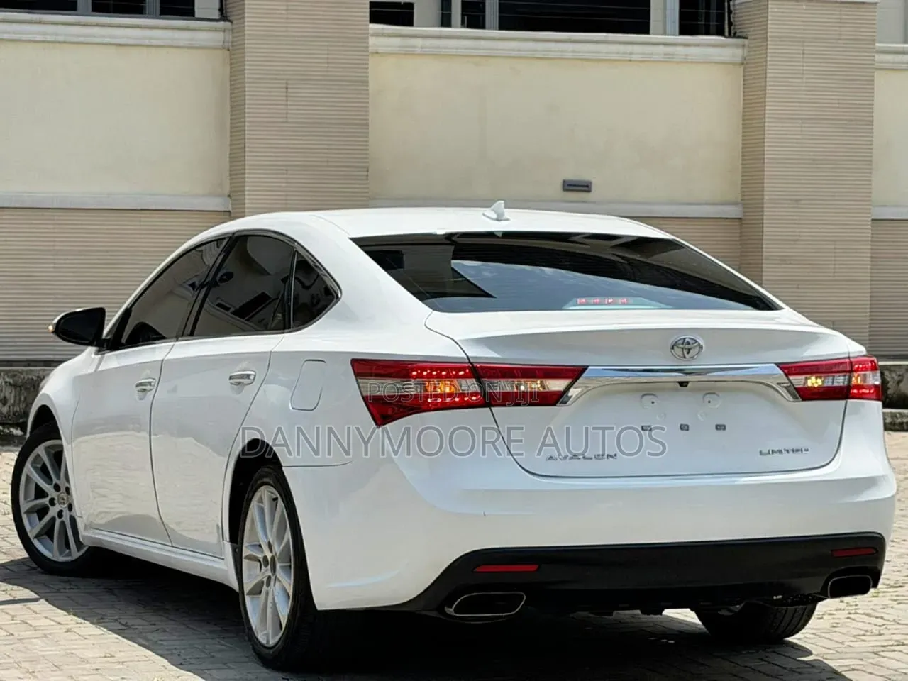Toyota Avalon Limited 4dr Sedan (3.5L 6cyl 6A) 2014 White